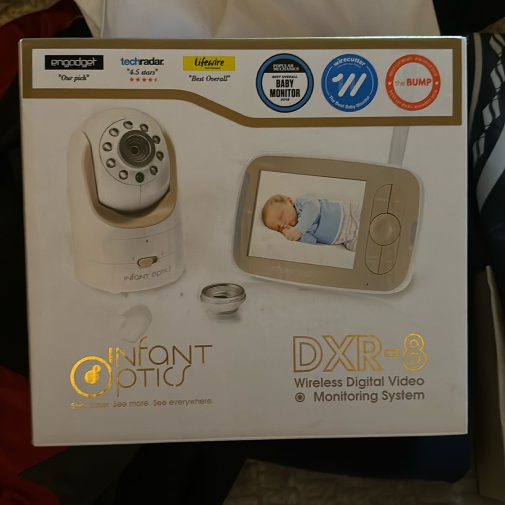 Infant Optics DXR-8 Wireless digital video monitoring system